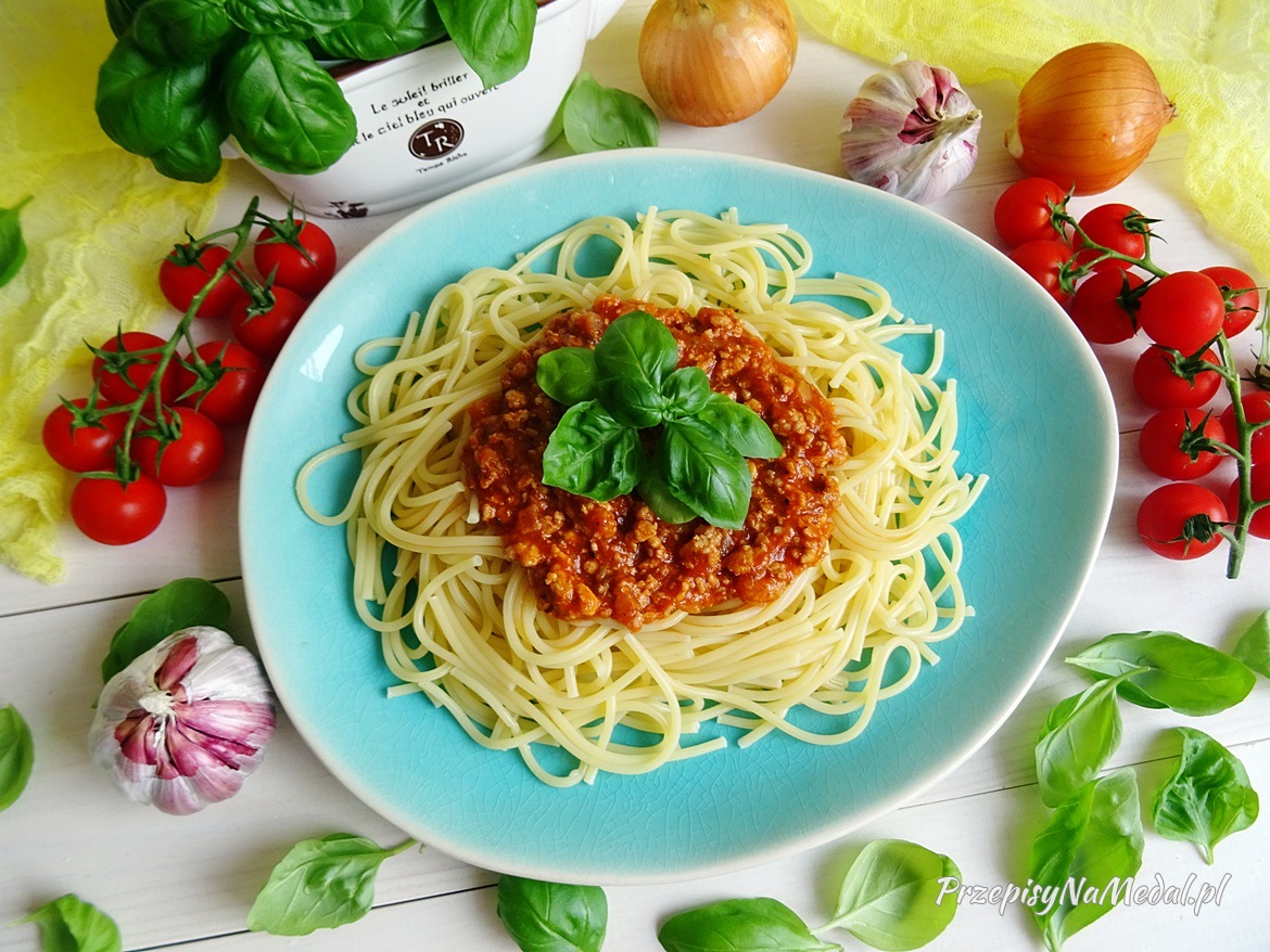 Spaghetti bolognese - Przepis - PrzepisyNaMedal.pl